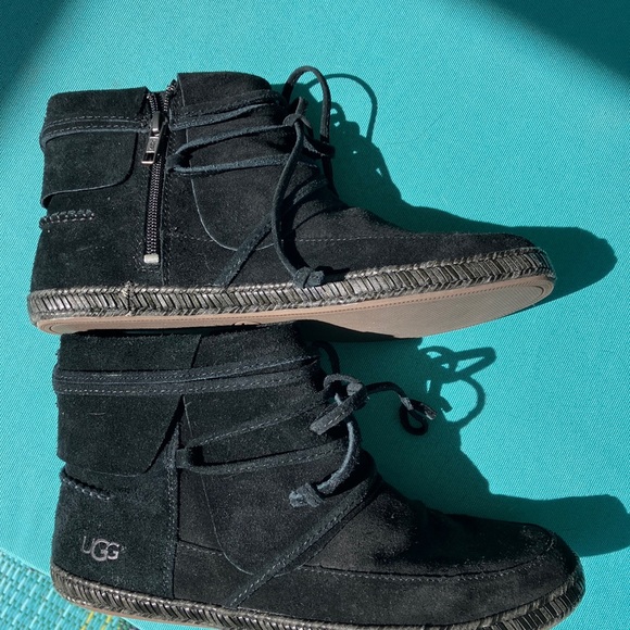 Ugg “Reid”black suede ankle height side zip moccasins, boots, size 8.5M - Picture 12 of 12